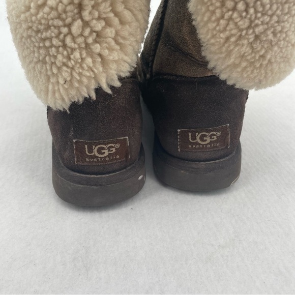 UGG Women’s Bailey Button Bomber Brown Leather size: 6 - Picture 9 of 11